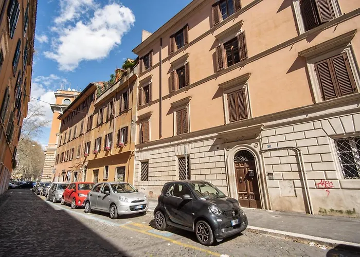 Colonna - Trastevere Roma